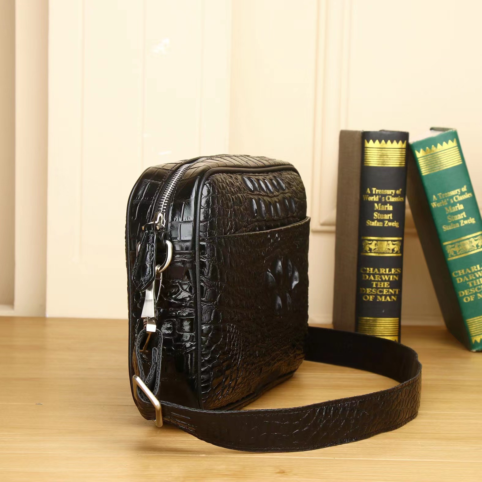 Crocodile Pattern Real Leather Crossbody Bag LH3432