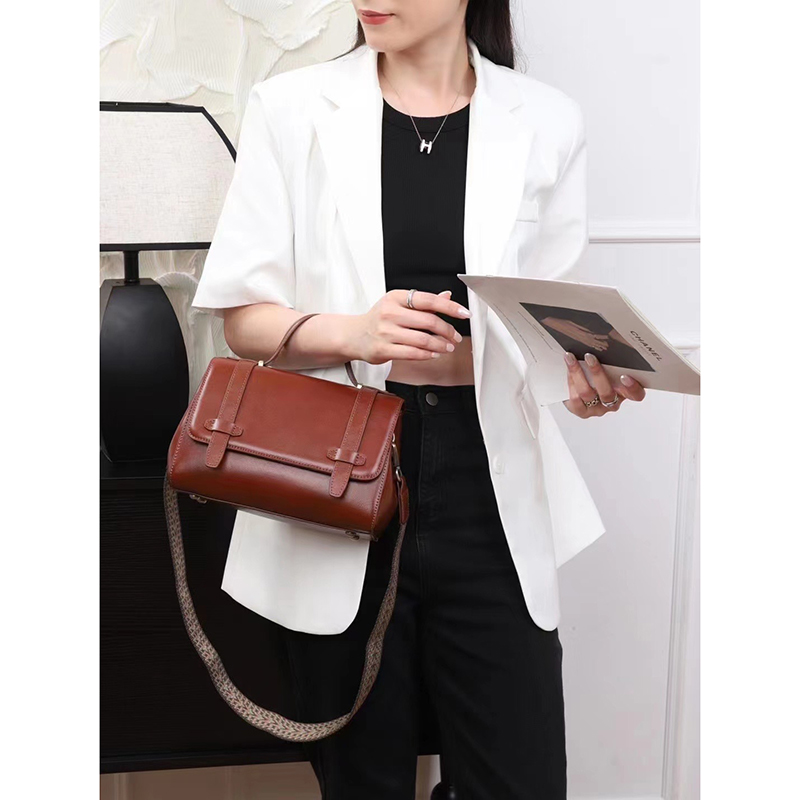 Exquisite Womens Saddle Bag Leather Handbags LH3567_6 Colors